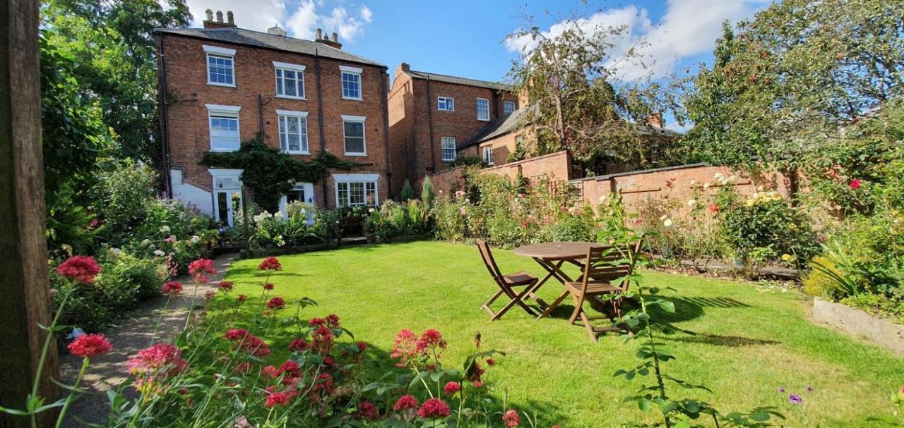 The Lions Bed & Breakfast Newark-on-Trent  Exterior photo